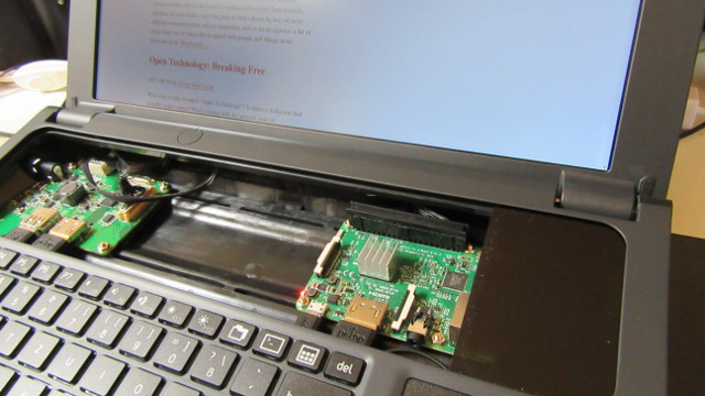 Open pi-top laptop showing the hub and raspberry pi